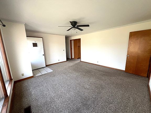 3rd image of 1530 Hickory Dr