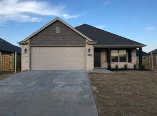 550 Holly St, Centerton, AR 72719