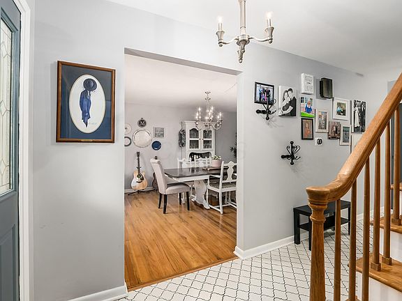 3rd image of 4779 Larwell Dr