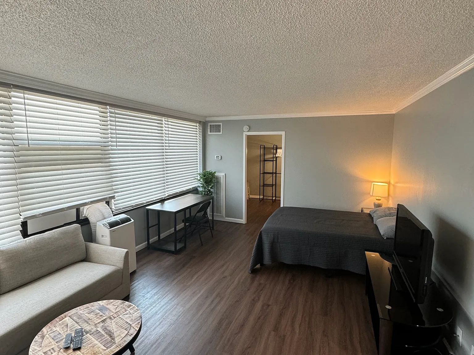 Studio, 500 sqft, $1,300 — Photo 3