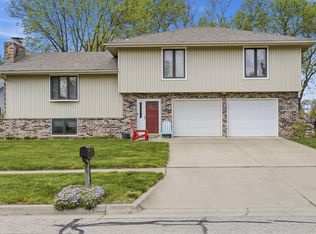 2519 SW Ashworth Pl, Topeka, KS 66614