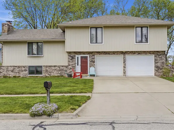 2519 SW Ashworth Pl, Topeka, KS 66614