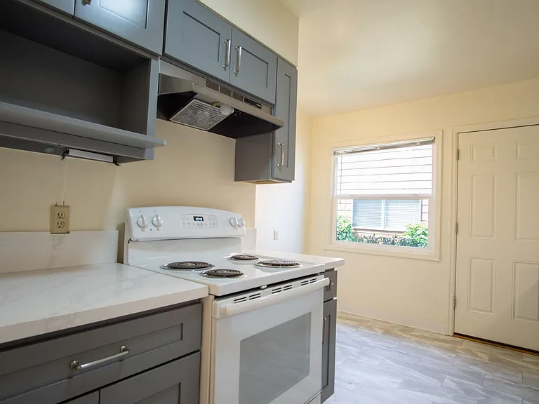2500 NE Couch St #3 — Photo 3