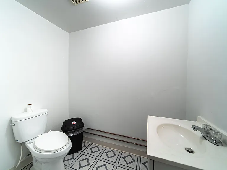 209 S Ford Blvd — Photo 18