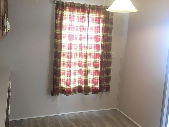 5th image of 108 Wood St