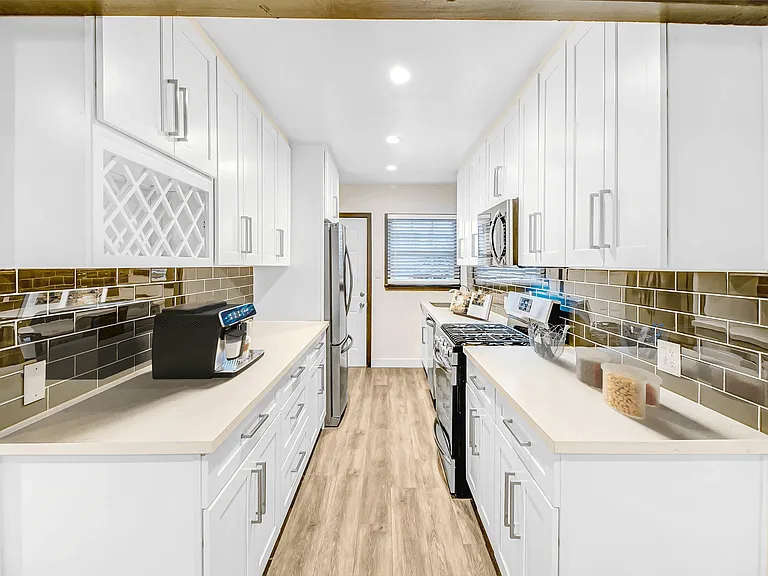 5300 Vantage Ave — Photo 2