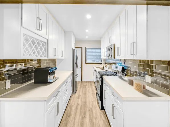 Vantage Apartments, 5300 Vantage Ave #50, Valley Village, CA 91607