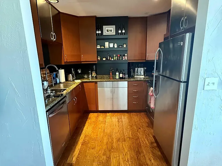 702 Ash St #1002 — Photo 11