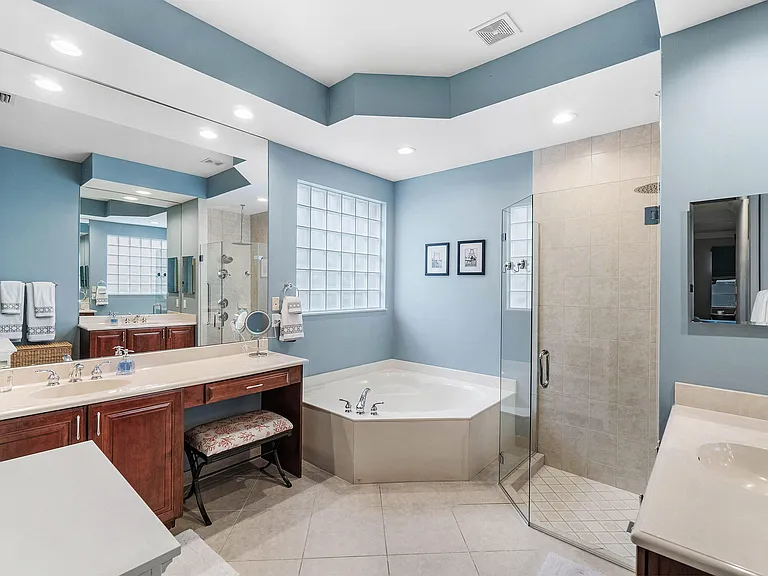 10697 Willow Oak Ct — Photo 17