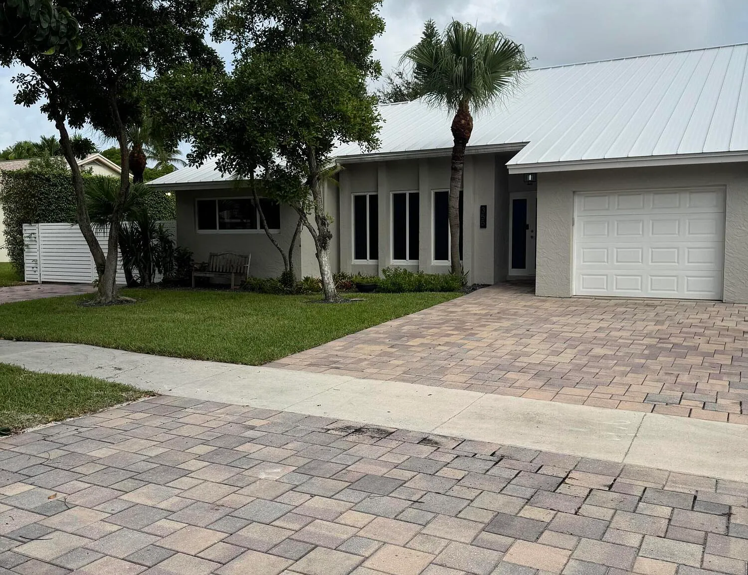 3 bed, 2.0 bath, 2561 sqft, $5,000 — Photo 1