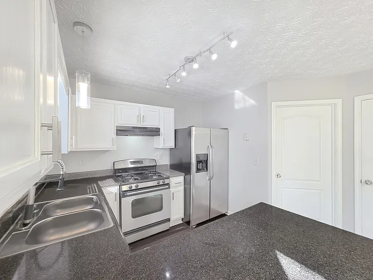 5539 Pineridge Ct — Photo 9