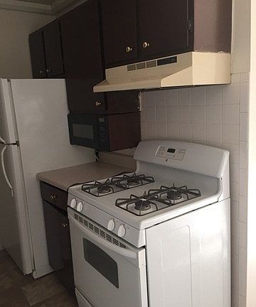 5th image of 1866 Somerset Dr