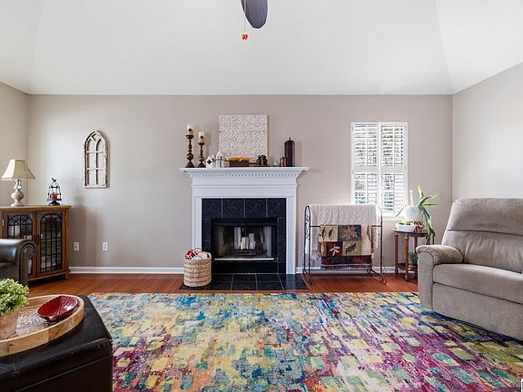 5th image of 128 W Stonehaven Cir