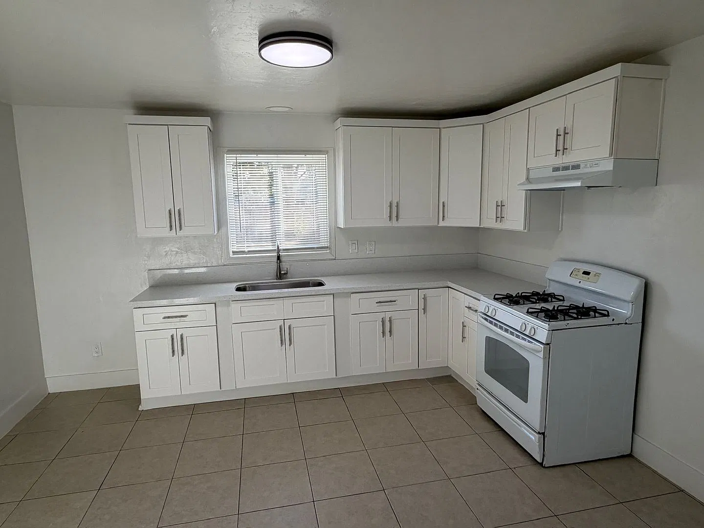 669 S. 11 1/2 Ave - 2 Bedroom 1 Bath - Hanford — Photo 4