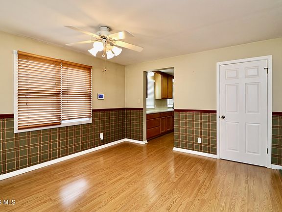 4th image of 1532 Gould Rd