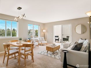 5624 Roosevelt Way NE APT 302, Seattle, WA 98105