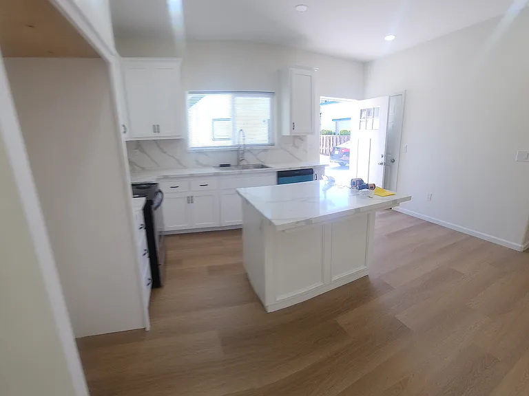 556 W Foothill Blvd — Photo 37
