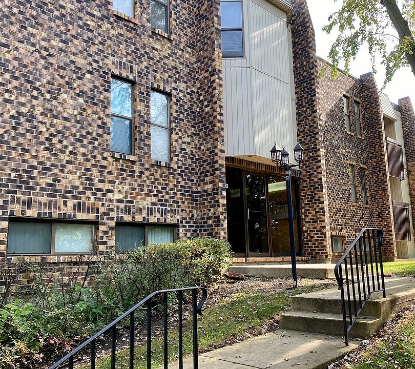 1st image of 2210 Country Club Dr #29-4A