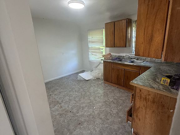 4th image of 5210 Dupont St