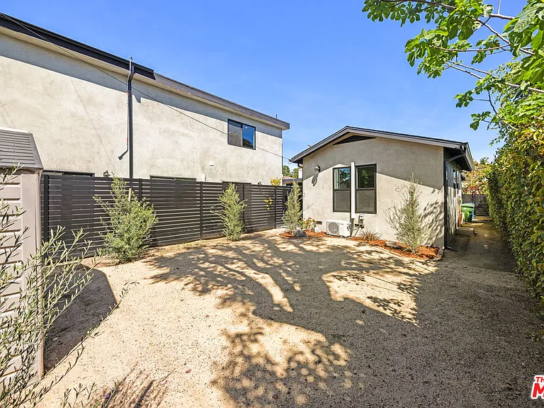 2621 Veteran Ave — Photo 24