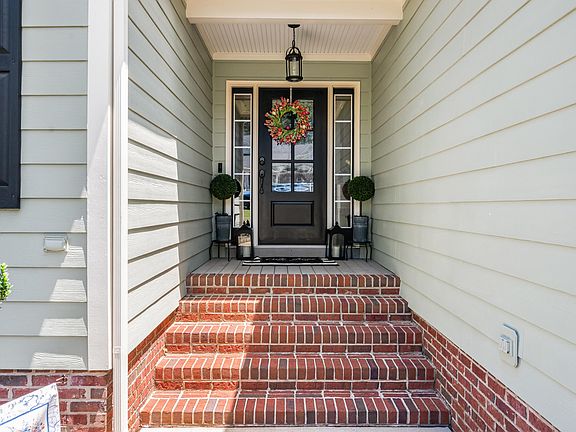 5th image of 428 Broadmoor Way