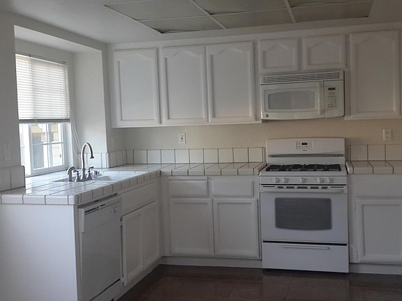3rd image of 1839 W Kavanagh Ave
