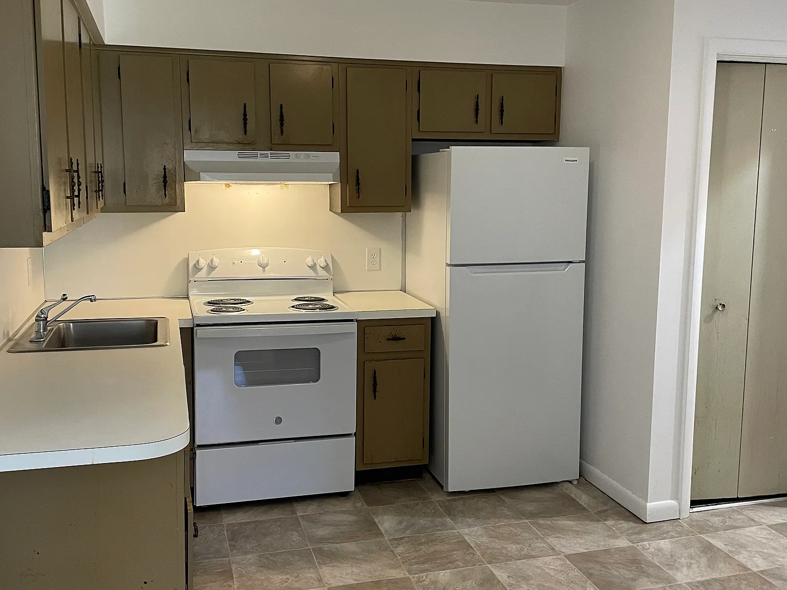 2 bed, 980 sqft, $1,200 — Photo 3