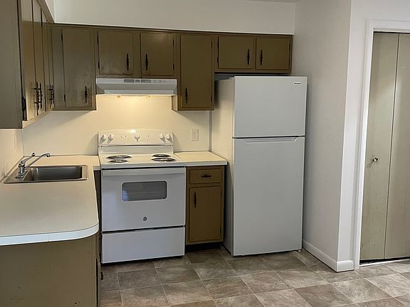 3rd image of 661 S 82nd St #10