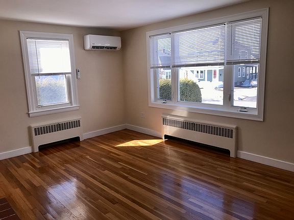 4th image of 138 King Philip Rd