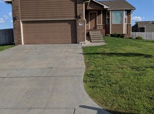 5501 S Elmhurst Cir, Wichita, KS 67216