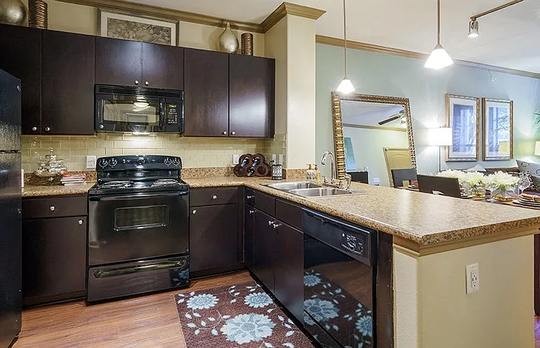 Northgate Oaks Apartments — Photo 1