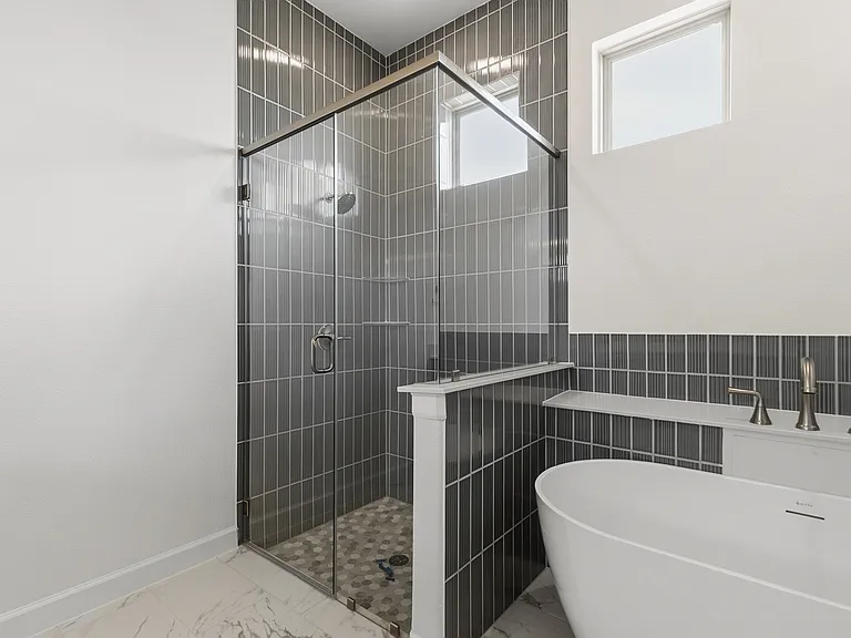 5901 Maddie Ann Dr — Photo 32