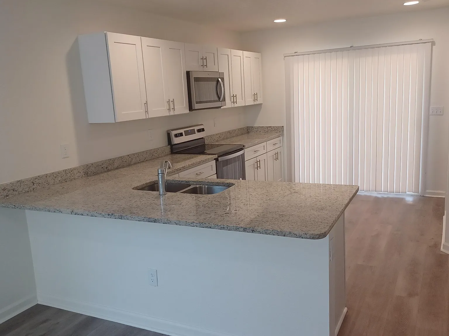 3 bed, 2.0 bath, 1197 sqft, $1,825 — Photo 4