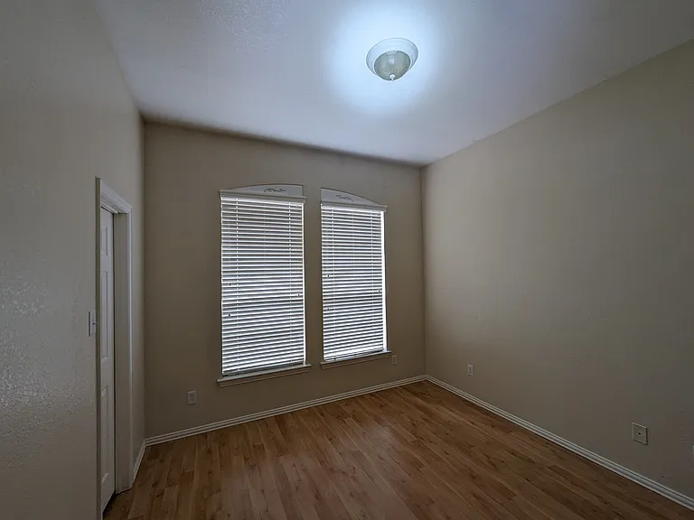 9200 Blue Water Dr — Photo 5
