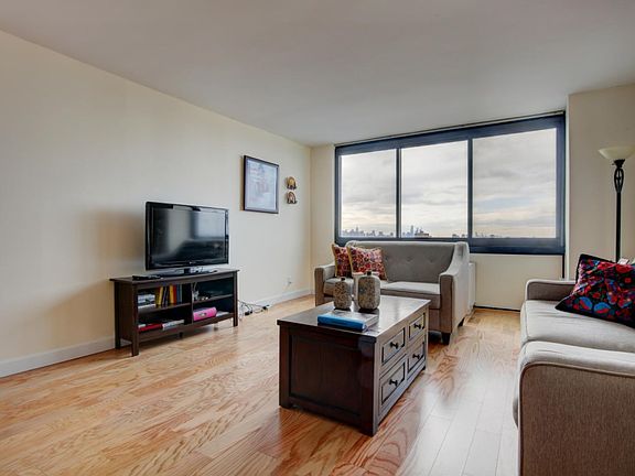 3rd image of 770 Anderson Ave APT 16C