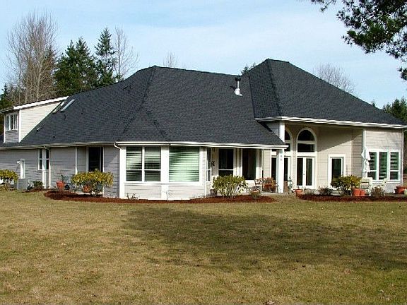 Rear view - Many architectural details