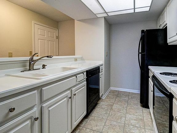 5th image of 5935 N High St #300