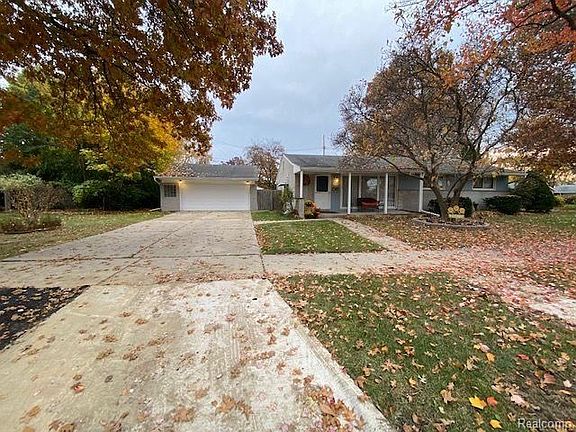 2nd image of 32589 Knollwood Dr