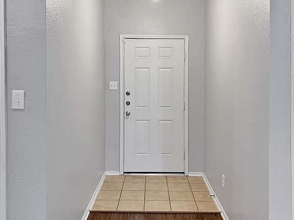 2nd image of 1305 Mountain Peak Dr