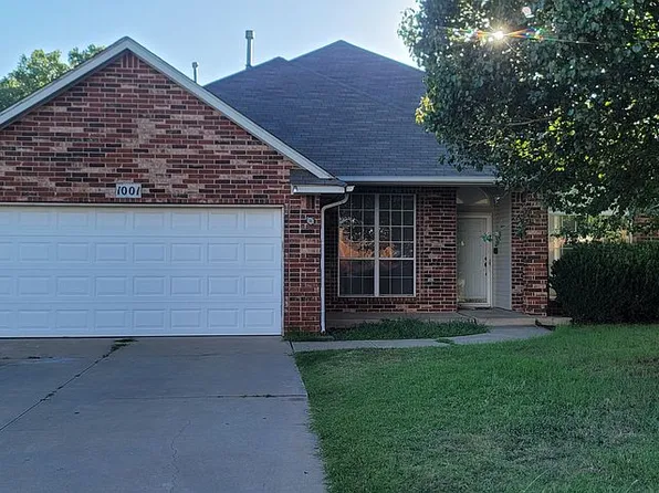 1001 Oak Creek Dr, Moore, OK 73160