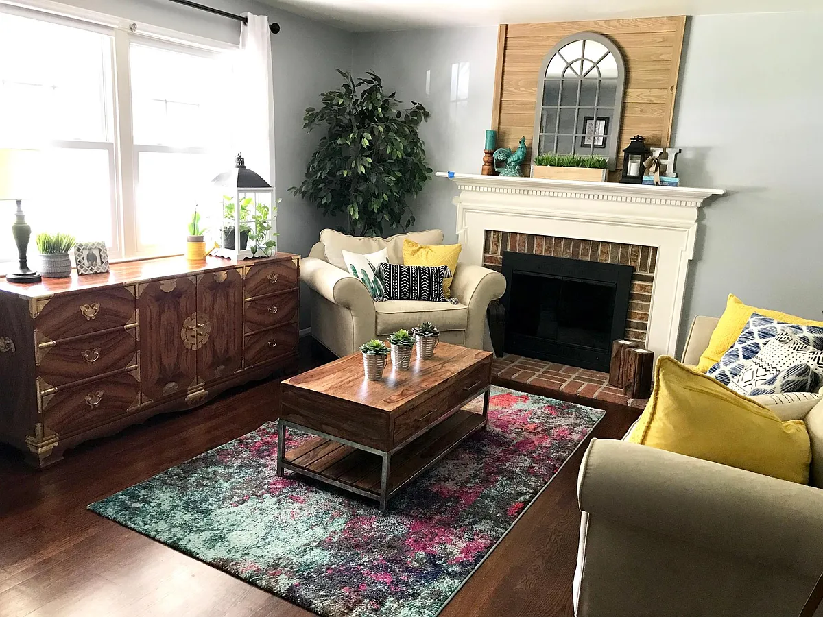 Front room (newer picture) - 1036 Saxon Hill Dr