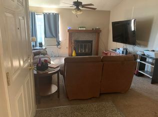 1136 N Manzanita St, Visalia, CA 93292