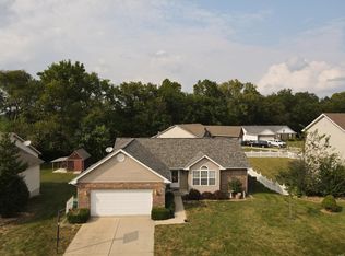 206 Sun Valley Dr, Smithton, IL 62285