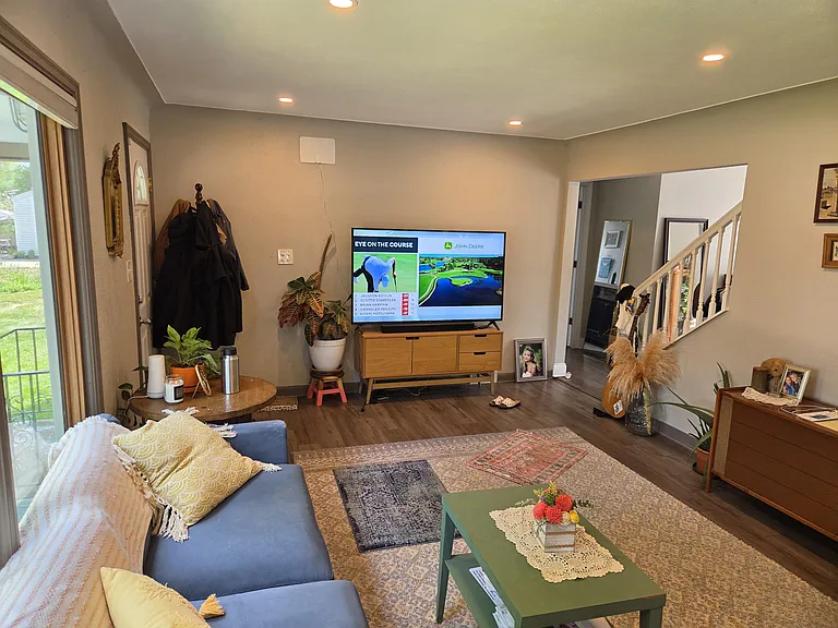 2359 Victoria St N — Photo 9