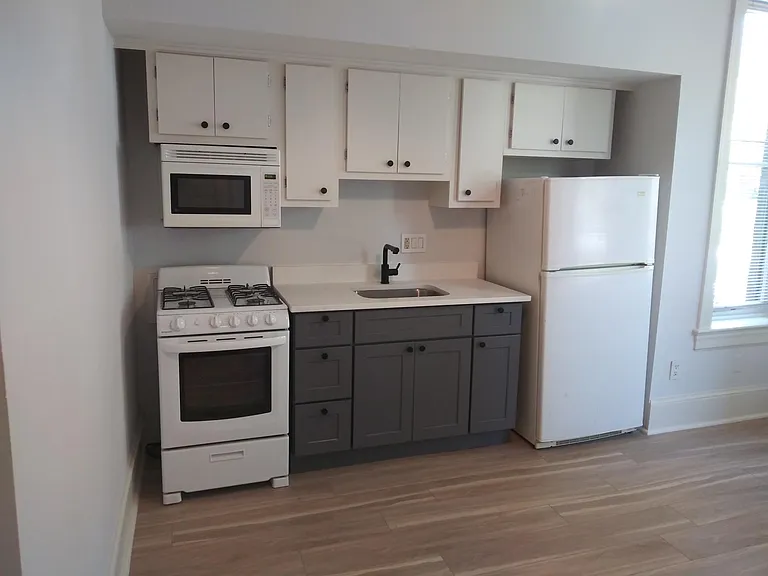 635 G St SE #2 — Photo 2