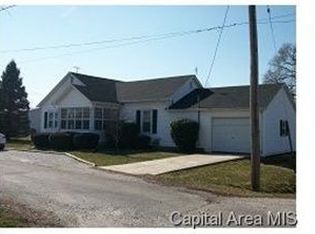 115 N Pine St, Bluffs, IL 62621