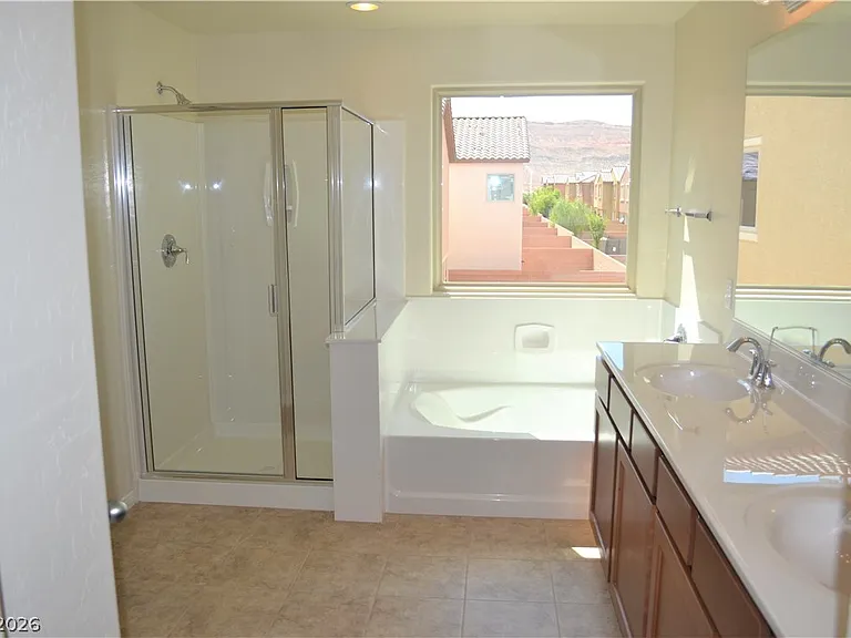 254 Botanic Gardens Dr — Photo 13