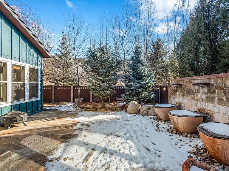 225 Juniper Ct — Photo 34