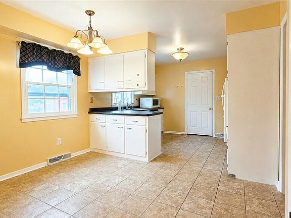 5th image of 4103 N Newcastle Dr