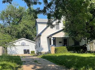 2011 SW Randolph Ave, Topeka, KS 66604